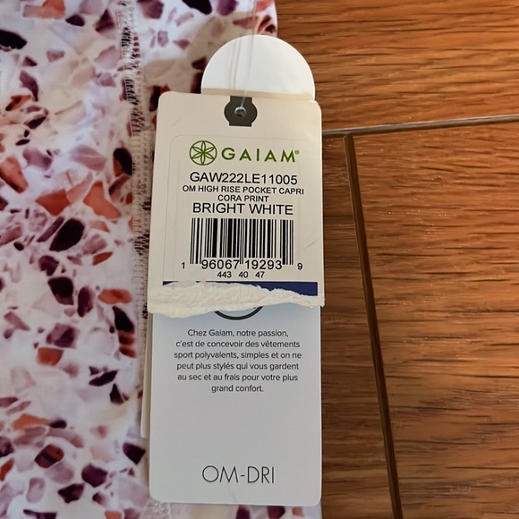GAIAM OM HIGH RISE POCKET CAPRI XS/TP - Picture 3 of 5
